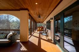 Vallentino LakeVilla